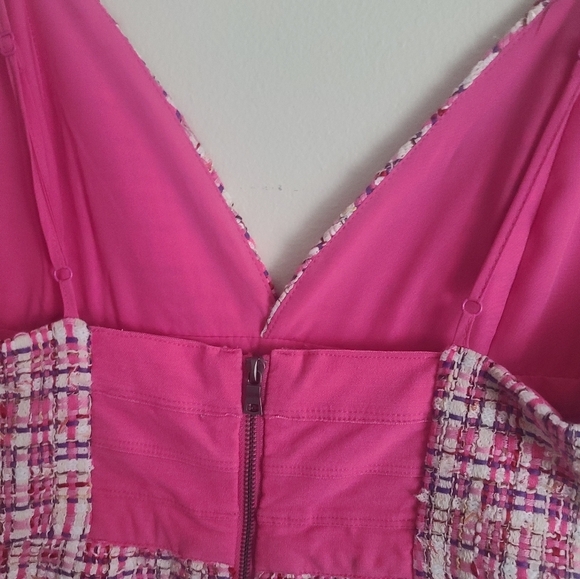 REVOLVE House of Harlow 1960. NWT. Candy Pink V-Neck Tweed. Dress Size M - Picture 6 of 10